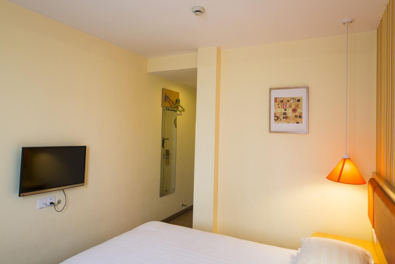Home Inn Qingdao South Siliu Road מראה חיצוני תמונה